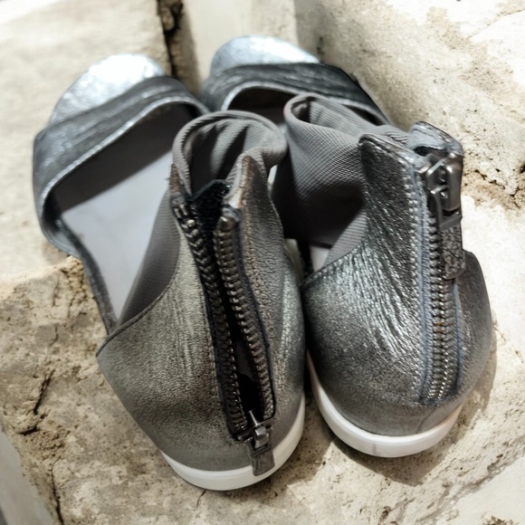 Eileen Fisher Women’s Silver Metallic Strappy Mesh Low Wedge Sandals Sz-6 - Picture 3 of 7